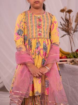  girls' yellow kurta and sharara set 4