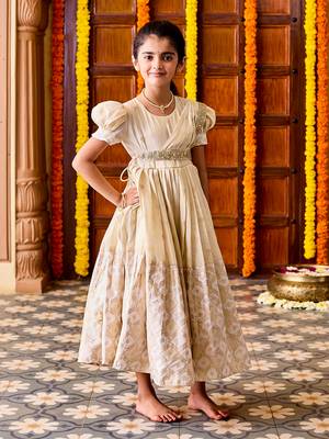  girls' gold anarkali set. 2