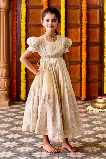  girls' gold anarkali set.