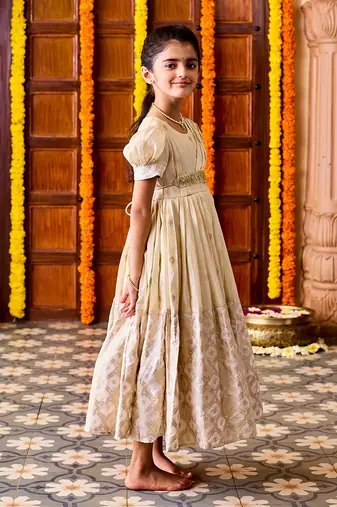  girls' gold anarkali set.