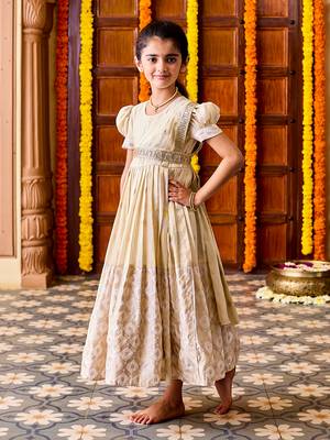  girls' gold anarkali set. 4