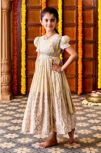  girls' gold anarkali set.