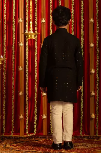 black and white kurta pyjama set
