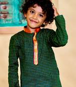  infant boys' green and white cotton blend kurta and mundu set
