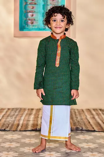  infant boys' green and white cotton blend kurta and mundu set