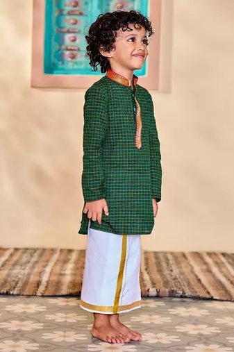  infant boys' green and white cotton blend kurta and mundu set