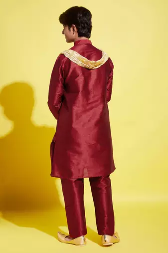  yuva boys' maroon silk blend kurta, pyjama & dupatta set