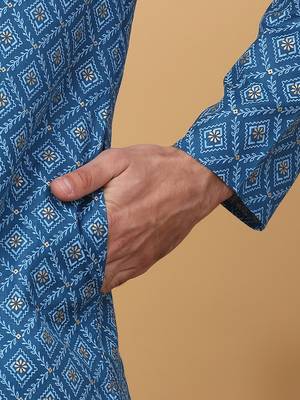 Men blue cotton ethnic printed kurta with pyjamas 4