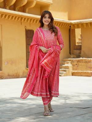 women pink ethnic motifs anarkali kurta pant dupatta set 1
