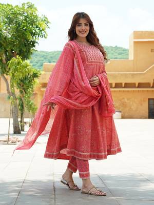 women pink ethnic motifs anarkali kurta pant dupatta set 2