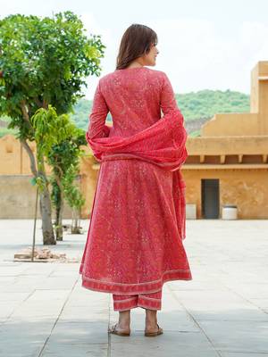 women pink ethnic motifs anarkali kurta pant dupatta set 3