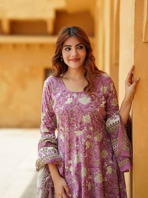 women mauve floral anarkali kurta pant dupatta set 4
