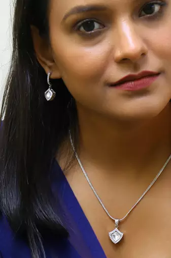 Silver-plated kundan neckpiece with ad stone and matching studs