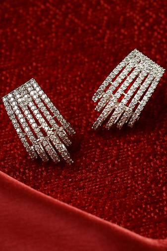 Women rohdium plated zircon studded earrings