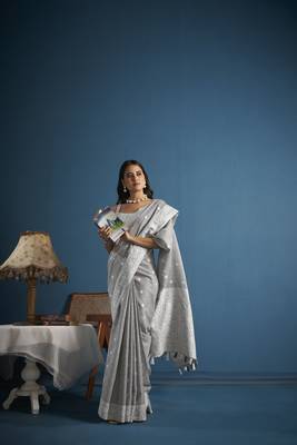 Elora soft linen silk with chikhankhari weaved border designer saree for women (dove grey) 5