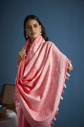Elora soft linen silk with chikhankhari weaved border designer saree for women (pink)