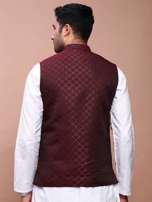 men's woven design maroon slim fit nehru jacket 4