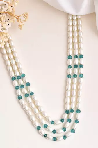 Pearl layered necklace