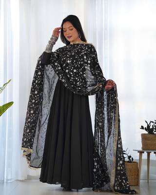 Georgette Fabric Black Colour 7mtr Falir Maxi Gown With Embroidery Work Dupatta And Pent 2