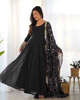 Georgette Fabric Black Colour 7mtr Falir Maxi Gown With Embroidery Work Dupatta And Pent 3