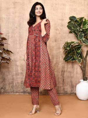 Lissa red ajrakh cotton flared kurta set 2