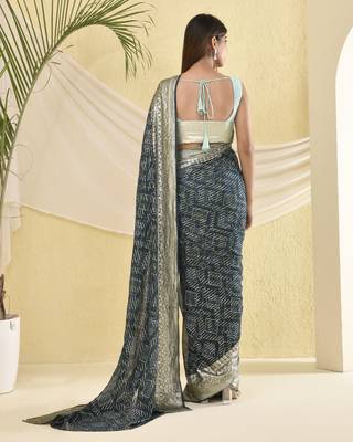 Blue heavy bordered saree with unstitched blouse fabric 2