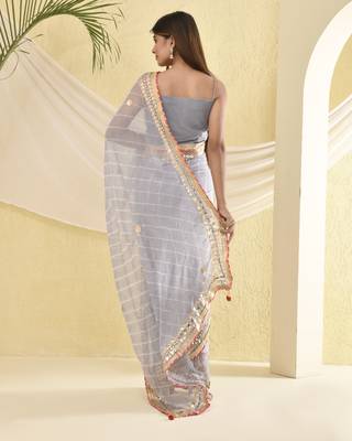Grey leheriya worked saree with unstitched blouse fabric 2