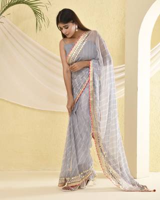 Grey leheriya worked saree with unstitched blouse fabric 5