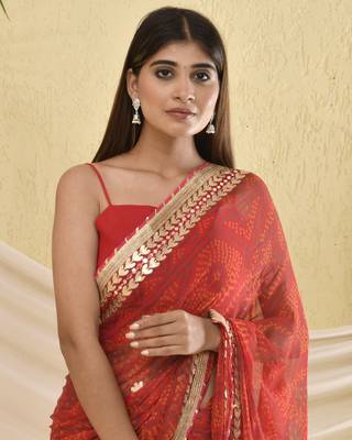Red bandhani worked saree with unstitched blouse fabric 3