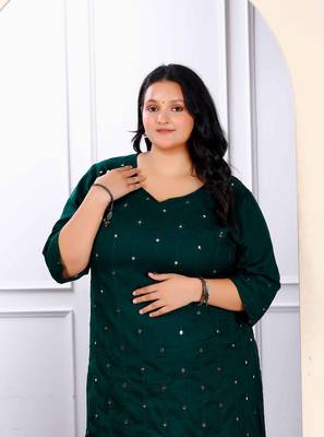 Womens plus size green embroidered and mirror work straight kurti 4