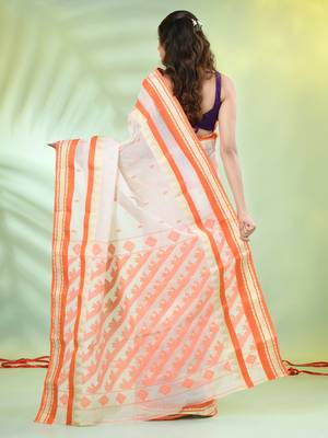 Off white handwoven cotton saree with ethnic patterns 3