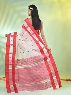 Off white handwoven cotton saree with ethnic patterns 3
