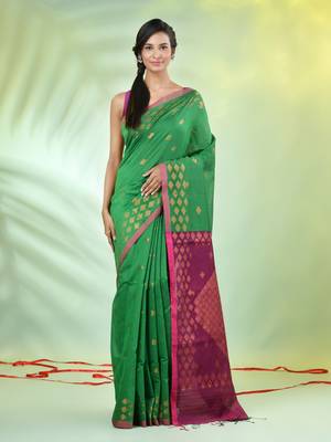 Green cotton saree with geomatric patterns 1