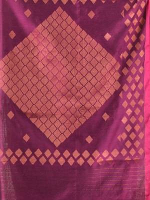 Green cotton saree with geomatric patterns 4