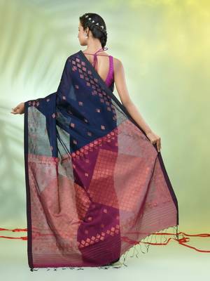 Navy blue cotton saree with geomatric patterns 3