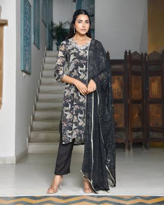 Vaasva women black crepe embroidered suit set 1