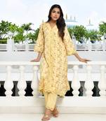 Vaasva women yellow cotton printed kurta pant set