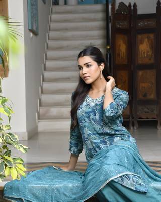 Vaasva women teal crepe embroidered suit set 4