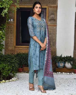 Vaasva women chanderi printed suit set with pant and printed dupatta 4