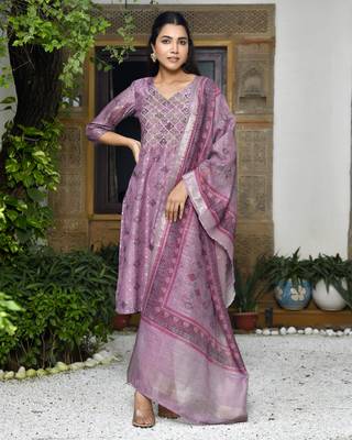 Vaasva women chanderi printed suit set with pant and printed dupatta 4