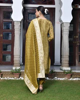 Vaasva women digital printed tissue suit set with solid pant & brocade dupatta 2