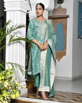 Vaasva women digital printed tissue suit set with solid pant & brocade dupatta 1