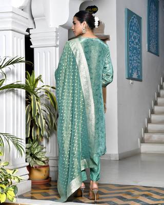 Vaasva women digital printed tissue suit set with solid pant & brocade dupatta 2