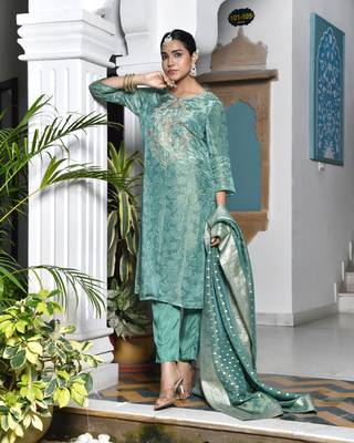 Vaasva women digital printed tissue suit set with solid pant & brocade dupatta 3