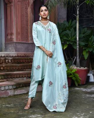 Vaasva women tissue silk emboidered suit set with solid pant & solid embroidered dupatta 3