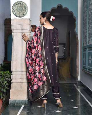 Vaasva women silk emboidered solid pant set & digital printed dupatta 2