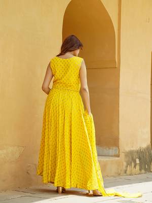 Yellow Gold Print Lehenga Choli With Dupatta 3