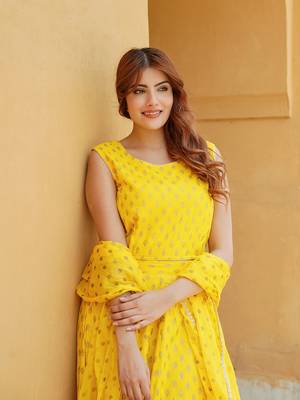 Yellow Gold Print Lehenga Choli With Dupatta 4