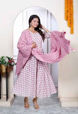 Women cotton printed pink anarkali kurta with dupatta set 2