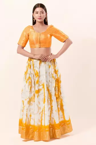 Muhenera Padded Brocade Round Neck Blouse